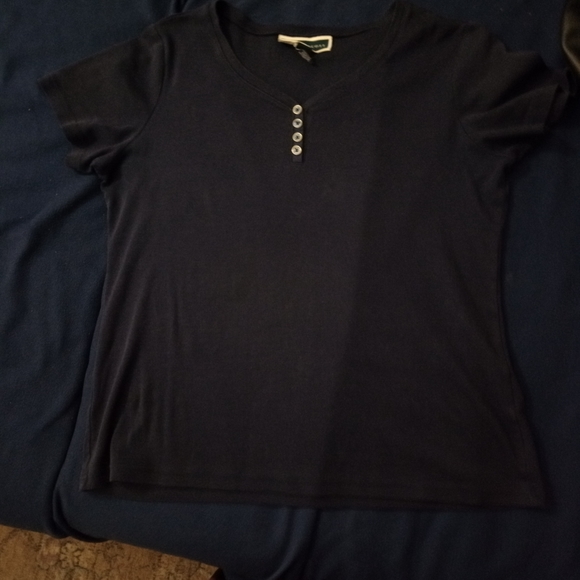 Tops 🔥3 for 10🔥 - Picture 3 of 4